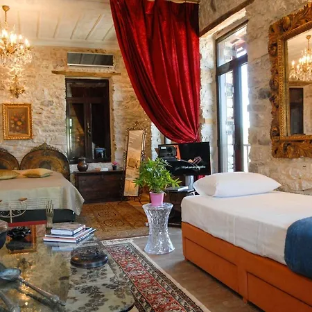 Apartment Antique Red Luxury 75 Sqm