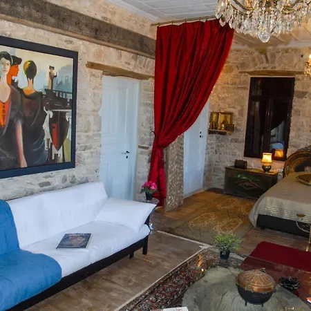 Apartment Antique Red Luxury 75 Sqm *