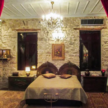 Antique Red Luxury 75 Sqm