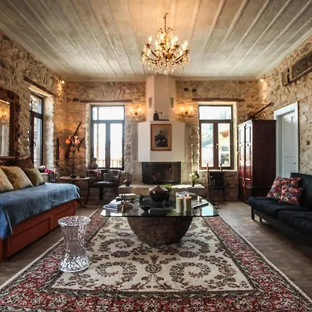 Antique Red Luxury 75 Sqm *