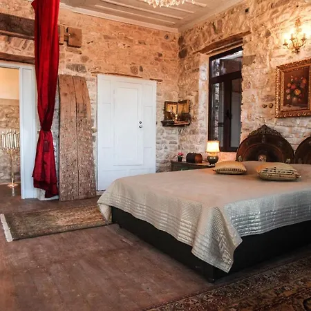 Antique Red Luxury 75 Sqm