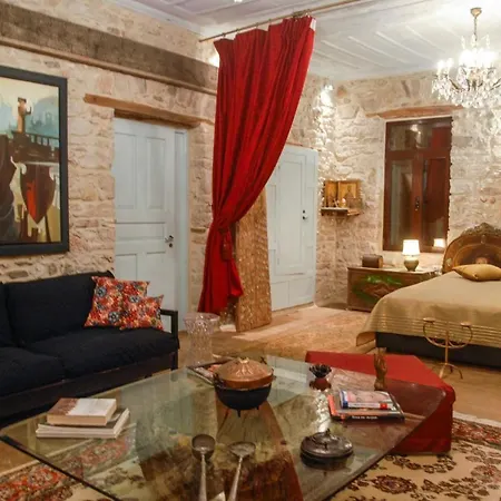 Antique Red Luxury 75 Sqm Apartment *